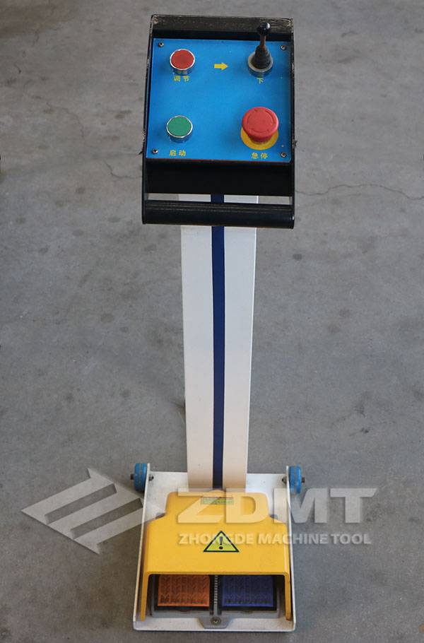 脚踏开关.jpg 脚踏开关.jpg