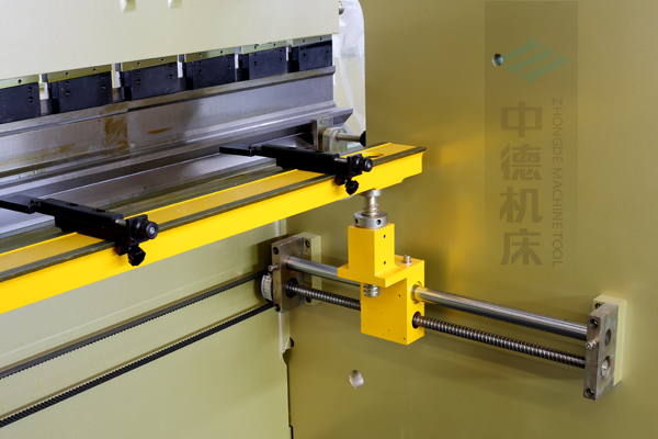 ZDP-10032高精度x轴布局,接纳滚珠丝杆,精度高无游隙,淬火高强度挡指,并有倒三角锁卡装配不掉落.jpg ZDP-10032高精度x轴布局,接纳滚珠丝杆,精度高无游隙,淬火高强度挡指,并有倒三角锁卡装配不掉落.jpg